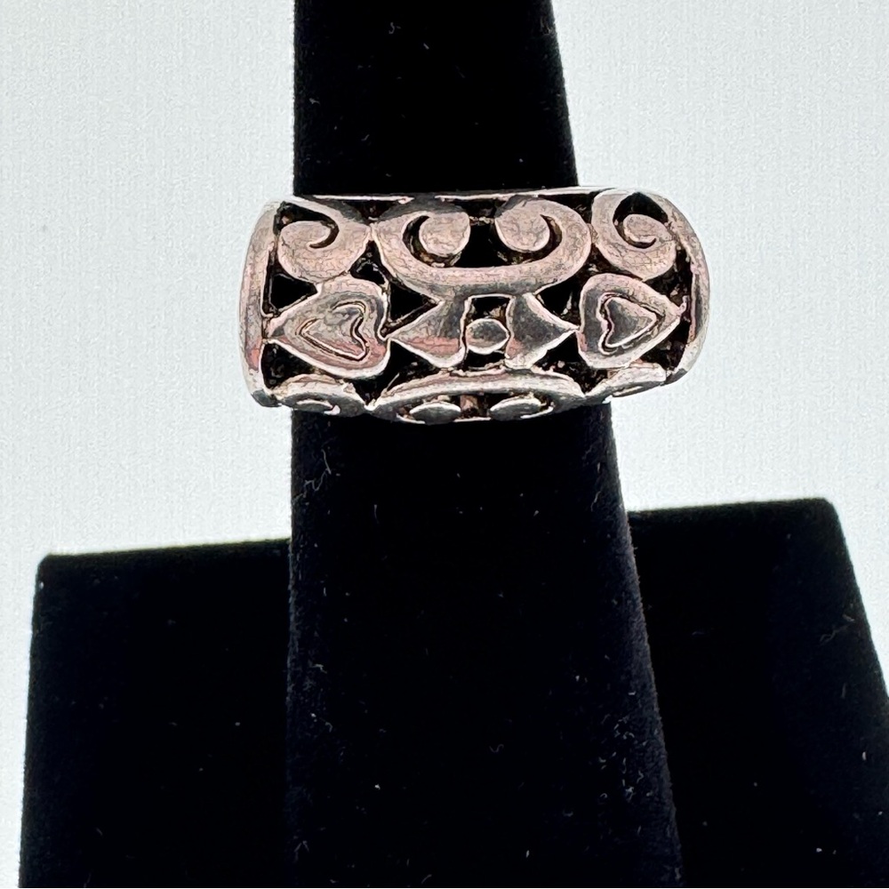Elegant Silver Heart Pattern Ring
